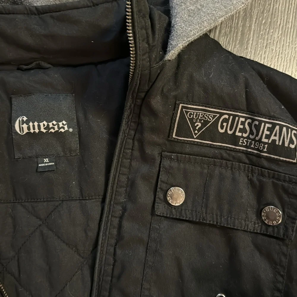 🍍GUESS QUILTED LINING JACKET🍍SZ XL🍍PIT TO PIT 🍍22”🍍LENGTH 25”